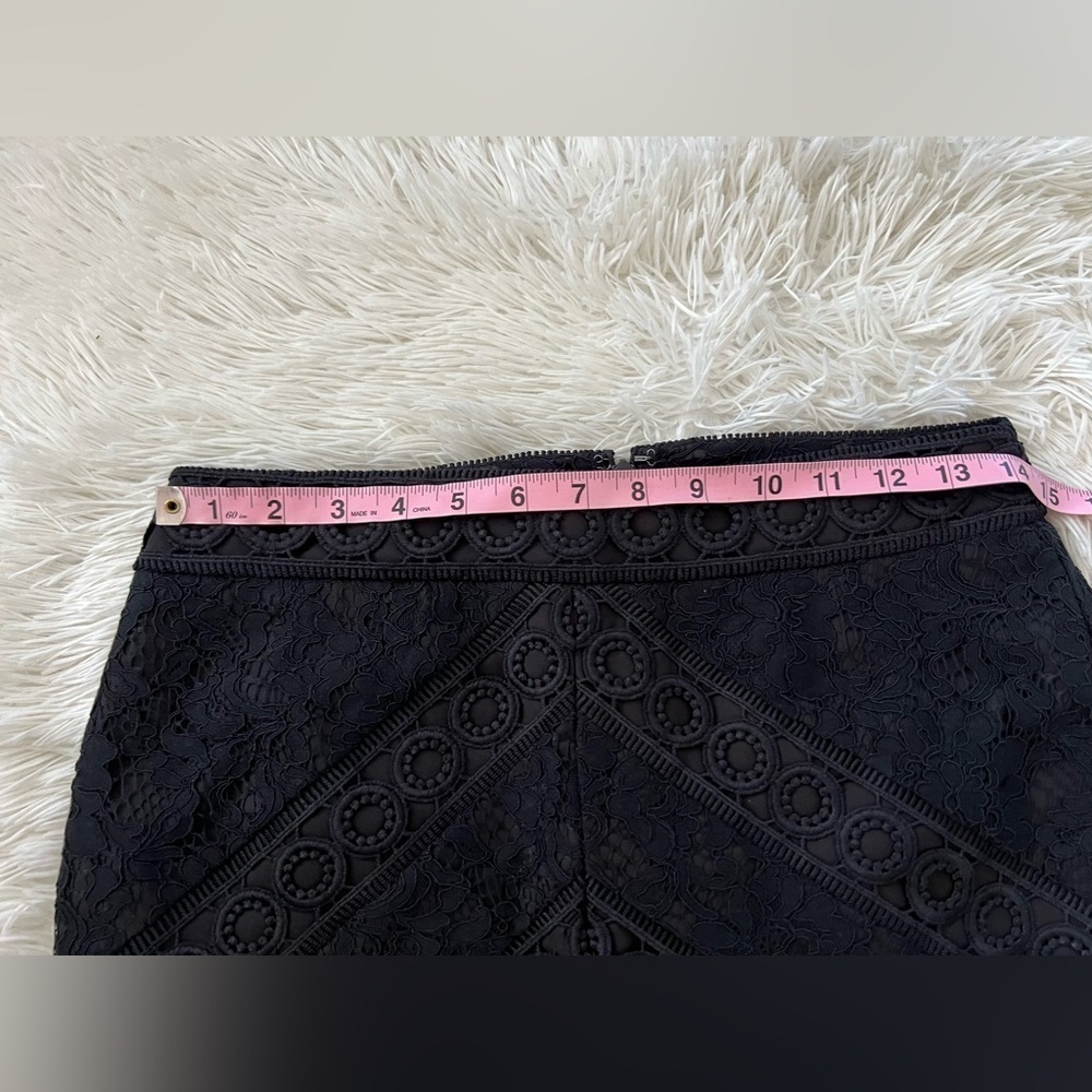 White House Black Market Lace Skirt - size 4 - Picture 5 of 9